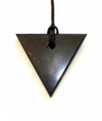Šungitový přívěšek trojúhelník obrácený (ženský)