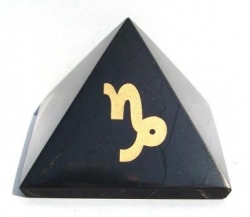 Šungitová pyramida se znamením Kozoroh