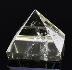 Citrín pyramida 36 - 37 mm