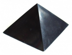 Šungitová pyramida leštěná 10x10 cm