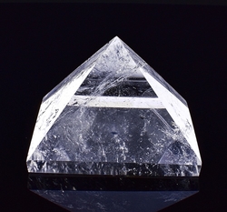 Křišťálová pyramida  49 - 51 mm