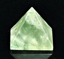 Fluoritová pyramida 23 - 30 mm