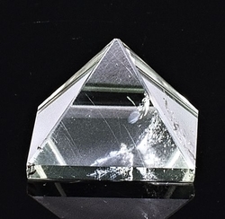 Křišťálová pyramida 21 - 23 mm