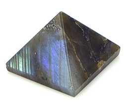 Labradorit pyramida 25 - 30 mm