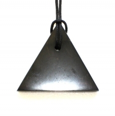 Šungitový přívěšek trojúhelník (mužský)