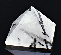 Turmalín v křišťálu pyramida 31 - 35 mm