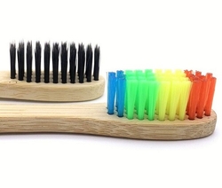 Dřevěný zubní kartáček - barevný