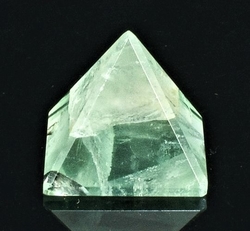 Fluoritová pyramida 23 - 30 mm