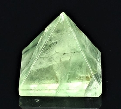 Fluoritová pyramida 23 - 30 mm