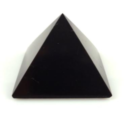 Šungitová pyramida pro řidiče leštěná 5cm